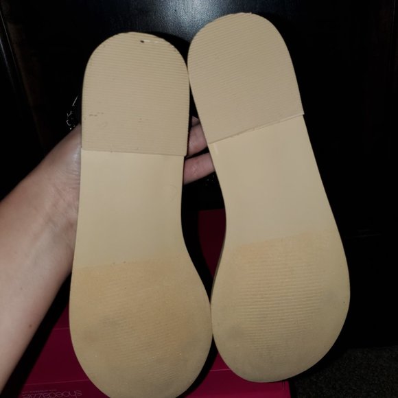 Flat black T-Strap sandal, 7.5 - Picture 6 of 6